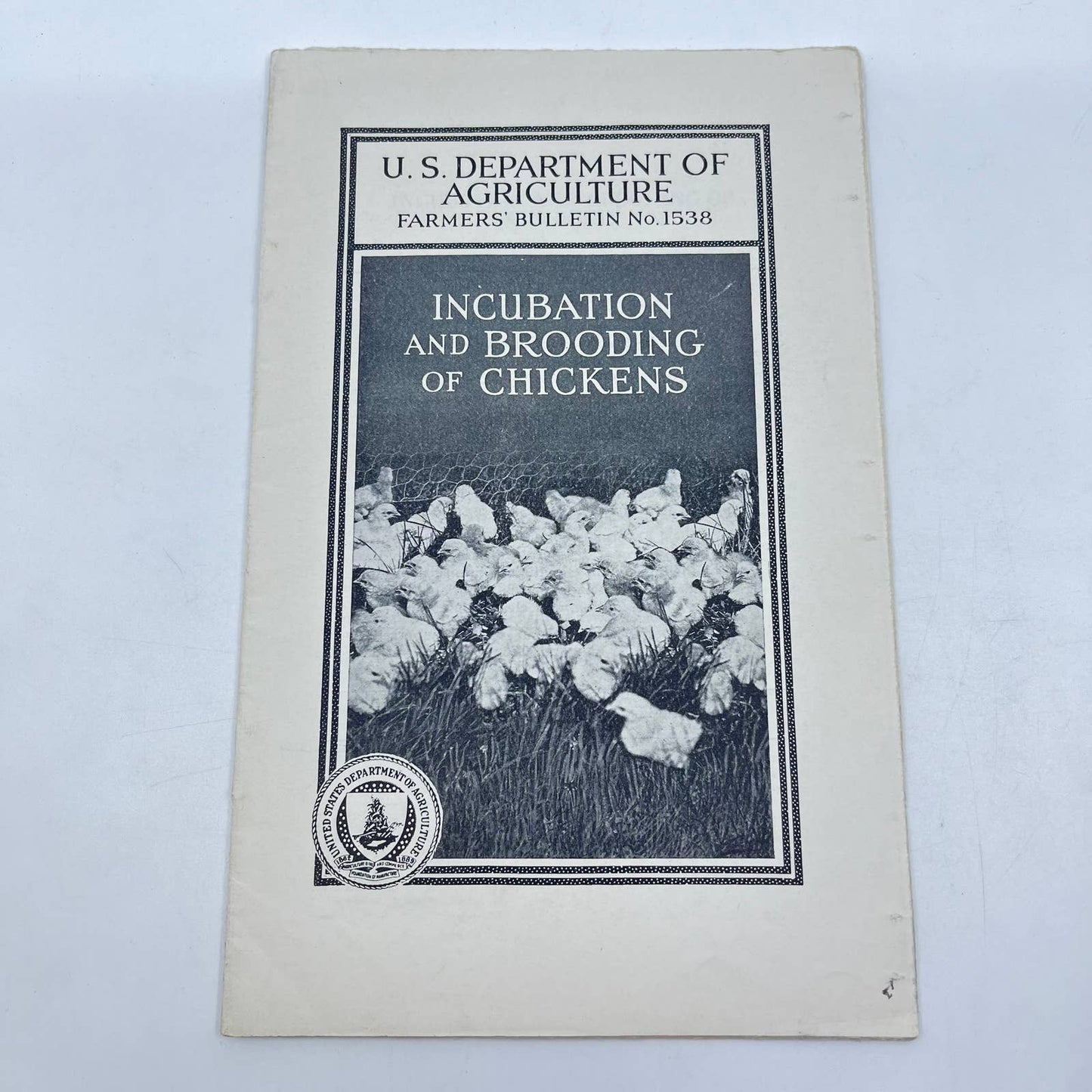 1936 Feeding & Brooding of Chickens Dept of Agriculture Farm Bulletin 1538 TF7