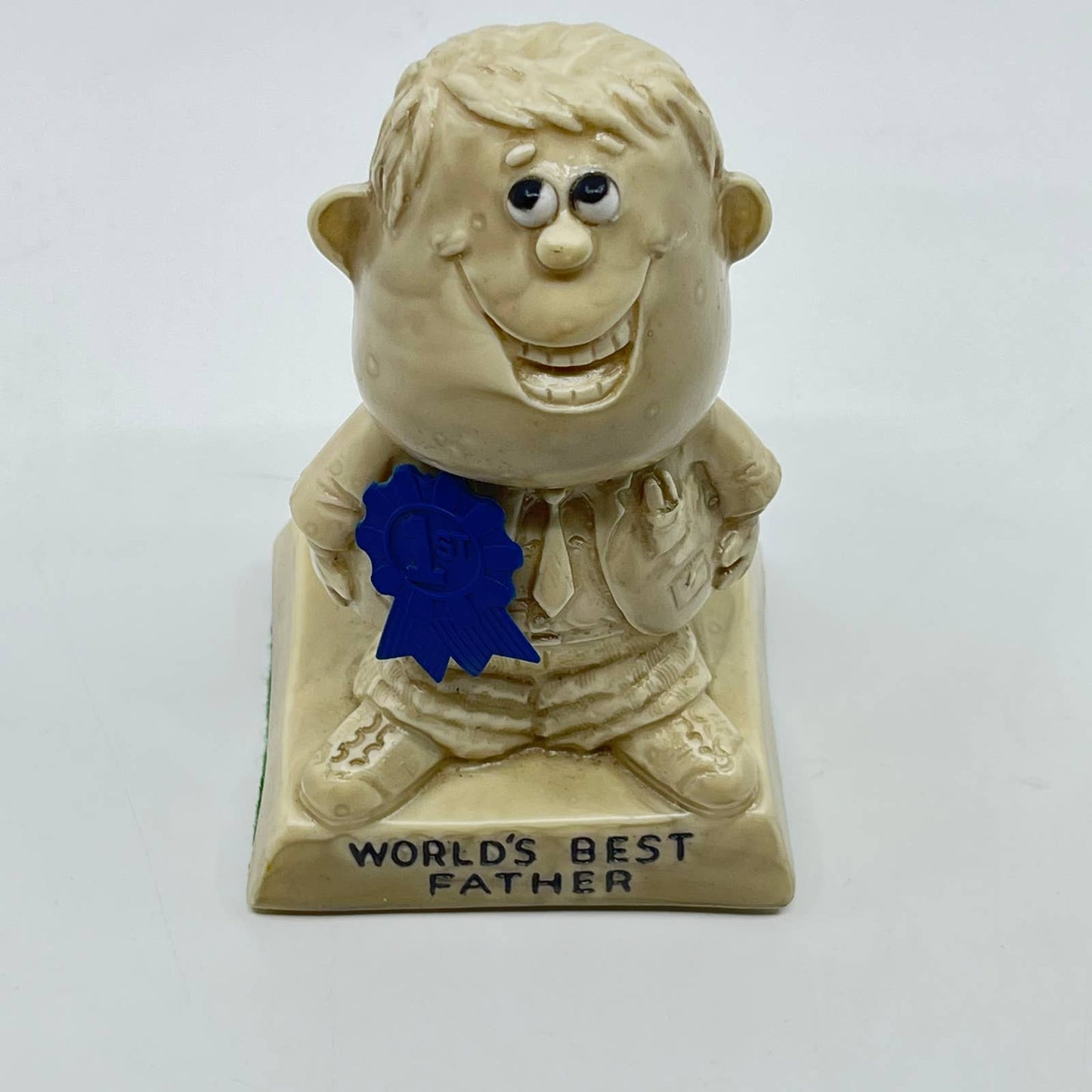 Vintage 1970 Russ Wallace R&W Berries Figurine WORLD'S BEST FATHER 5” Statue TE2