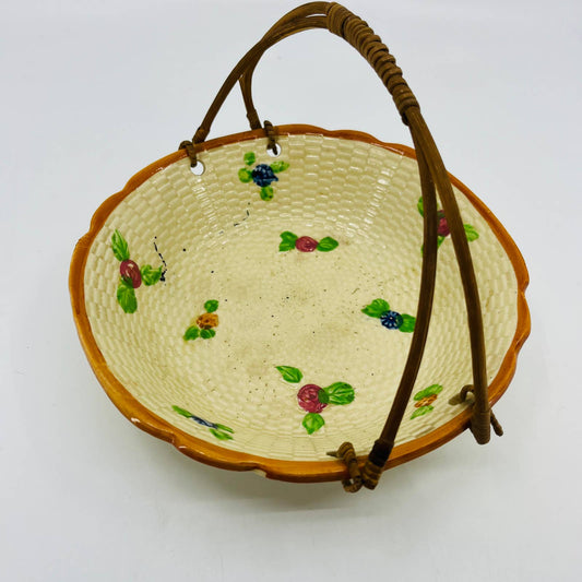 Vtg 1950s Ceramic Hand Painted Berries Basket Weave Bowl Wicker Handle 7” TC2