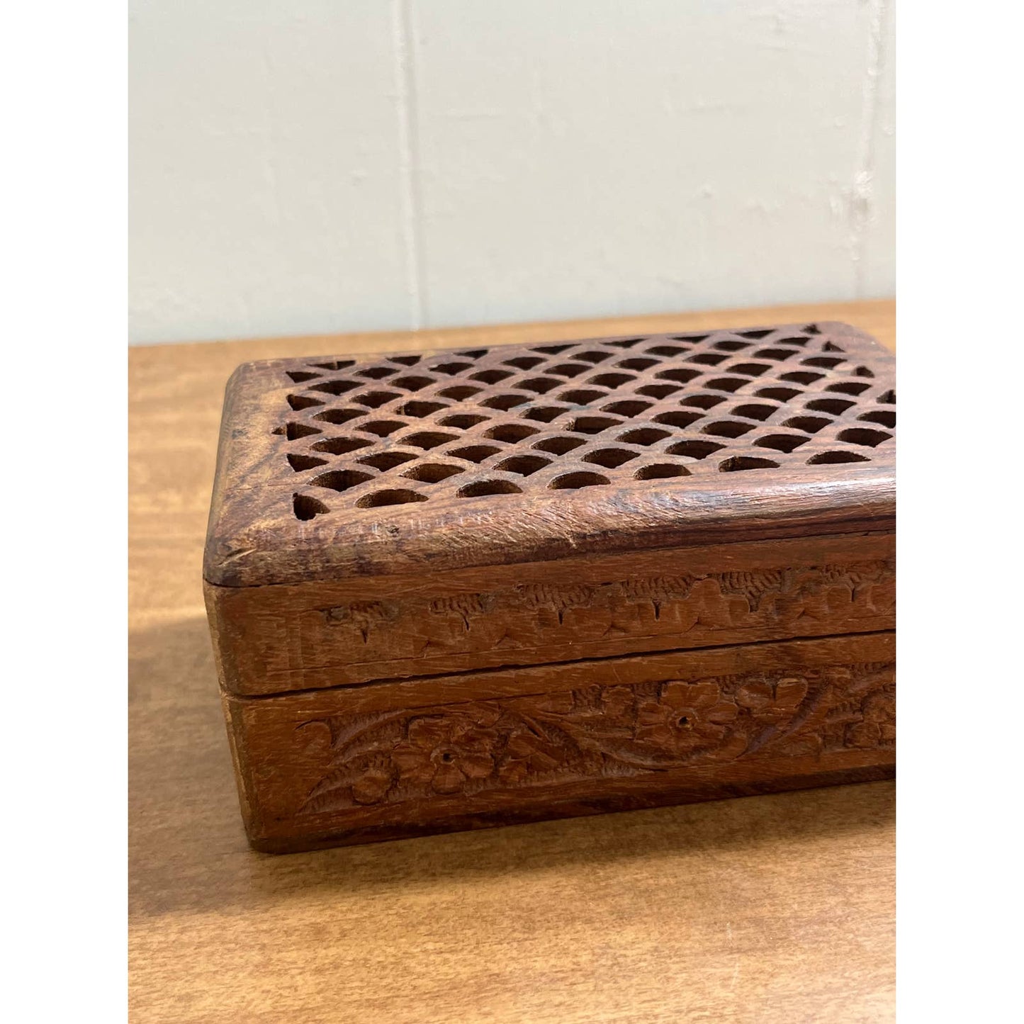 Vintage Hand Carved Solid Teak Wood Trinket Box Keepsake Jewelry 6 x 4 TH7