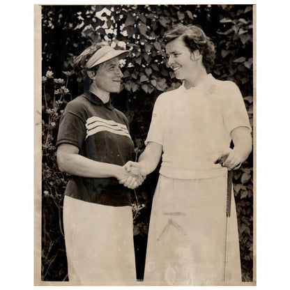 1950 Press Photo Women's Golf Pat O'Sullivan Peggy Kirk Race Brook ~6x8" AD1