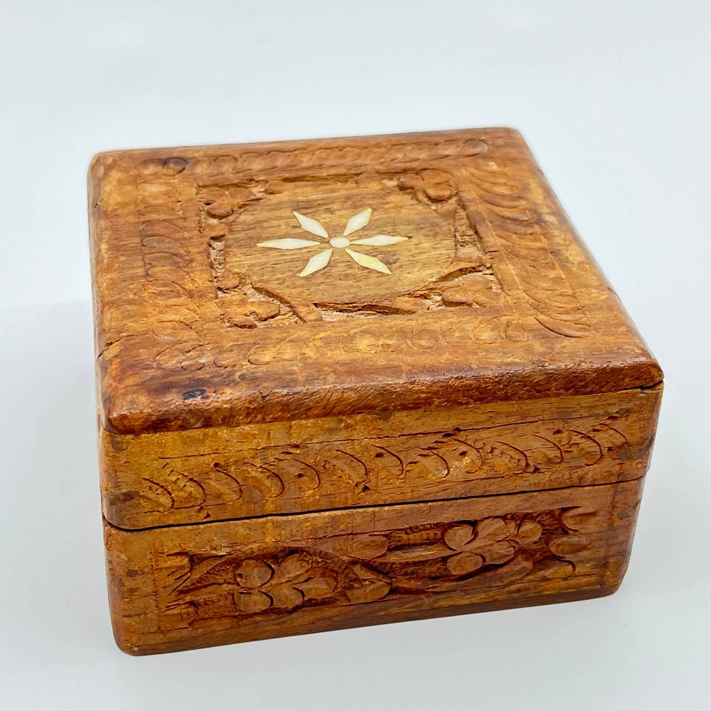 Vintage Teak Wood Carved Trinket Box Mother of Pearl Inlay India 4x4x2” TE5