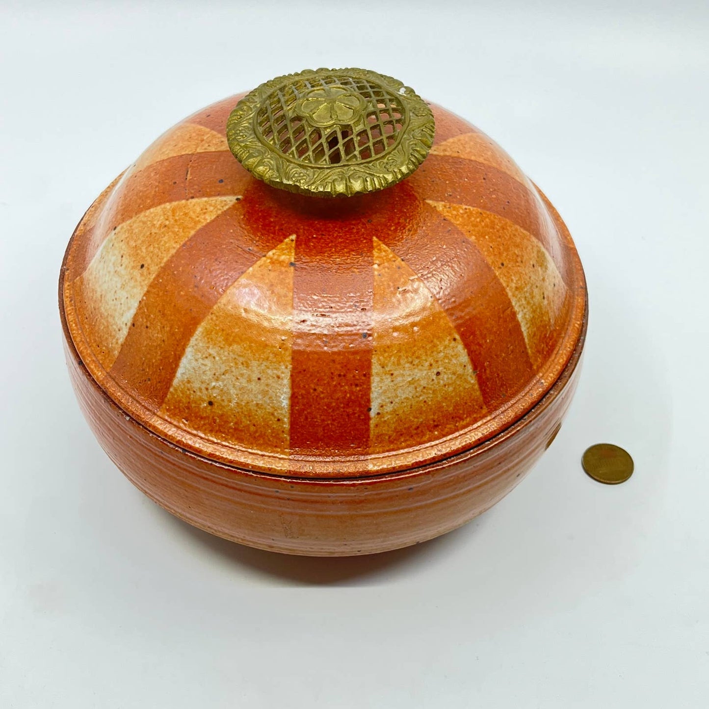 Vintage Handmade Stoneware Crock Dish w/ Lid Brass Handle 7” TE6