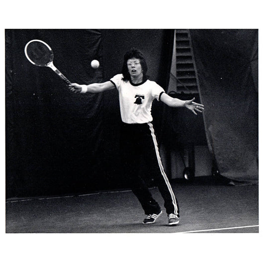 1974 Press Photo Tennis Billie Jean King at Oakdale Racquet Club Practice 8x10" AD3-5