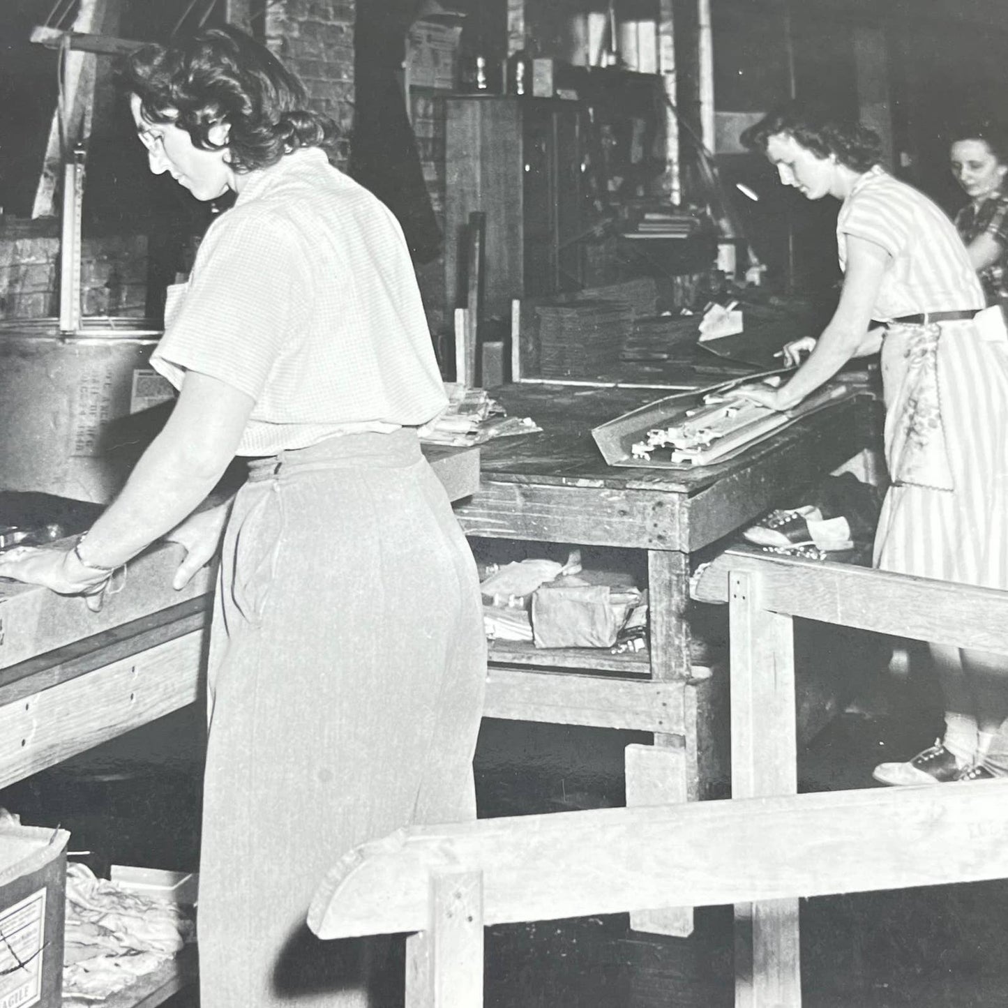 1940s WWII Assembly Line Manufacturing Photo Woman Working Kenosha WI AA7-17