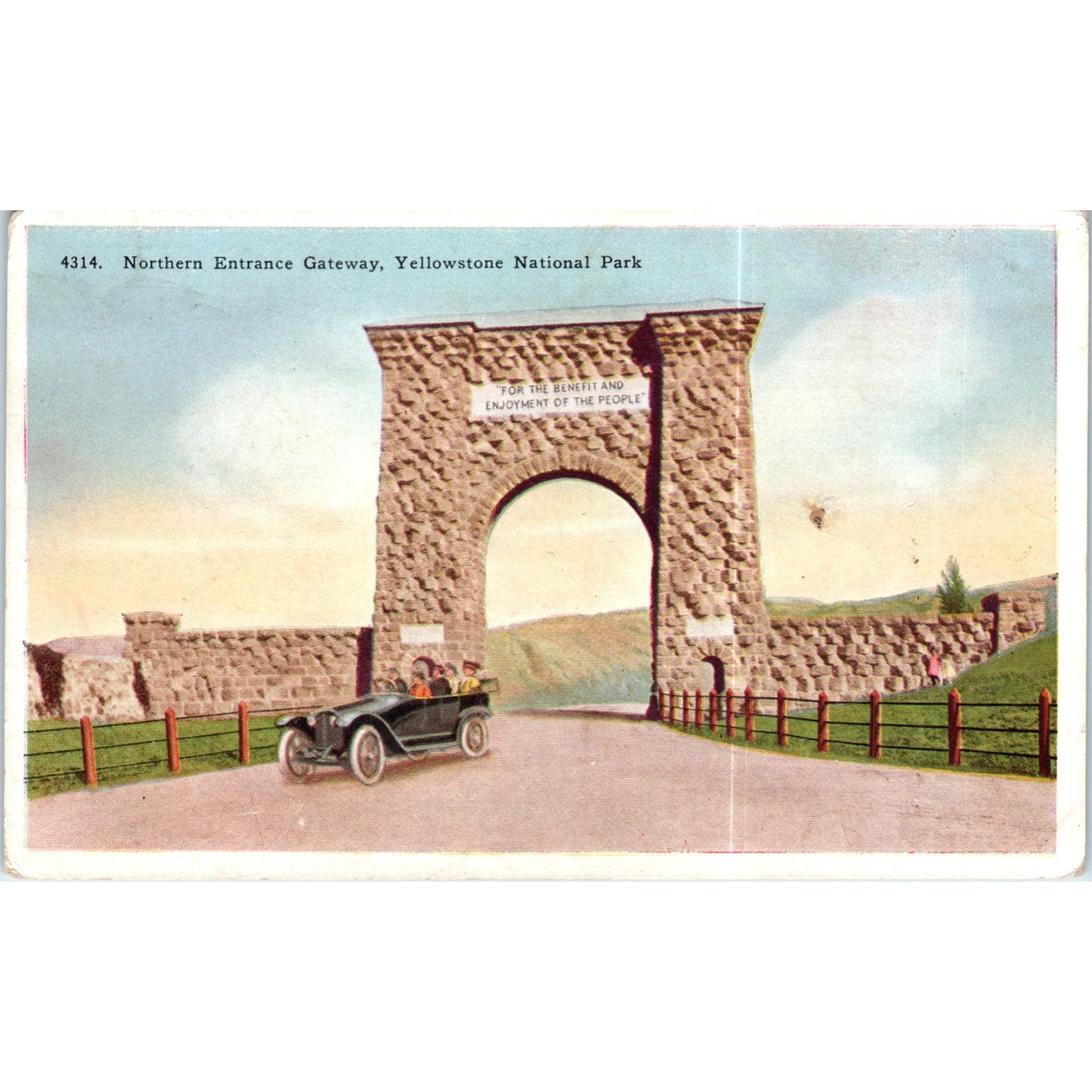 Northern Entrance Gateway Yellowstone Park Original Postcard P2-5