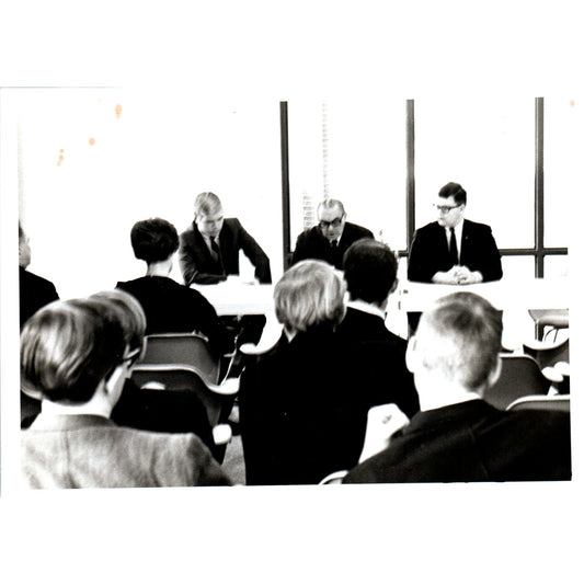 Olavi Munkki Finland Ambassador Yankton College Q&A 1966 Original Photo B8