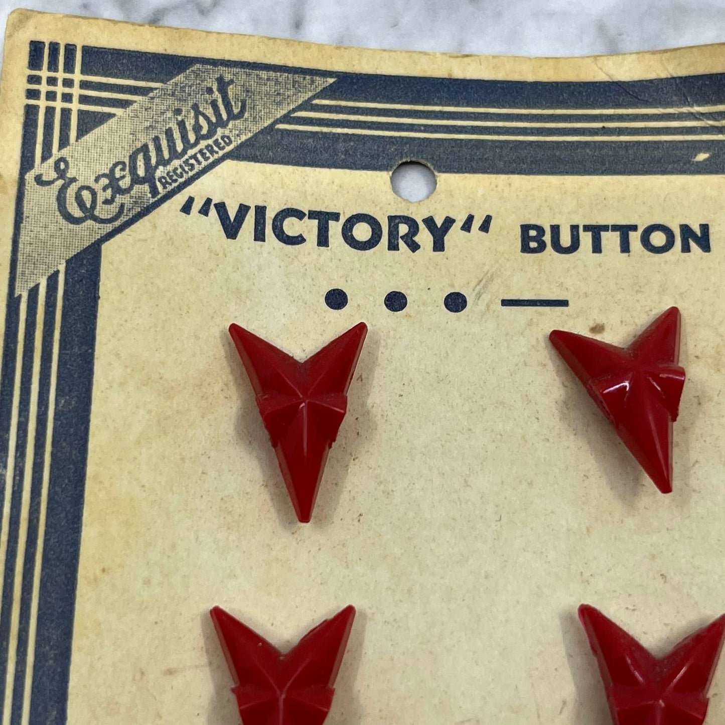 Vintage WWII Original Victory Button Set RED On Card Exquisit TJ3