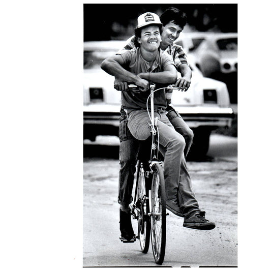 1985 Press Photo Cycling Fernando Brito Roberto Nieves Biking Miami FL 7x9" AD3