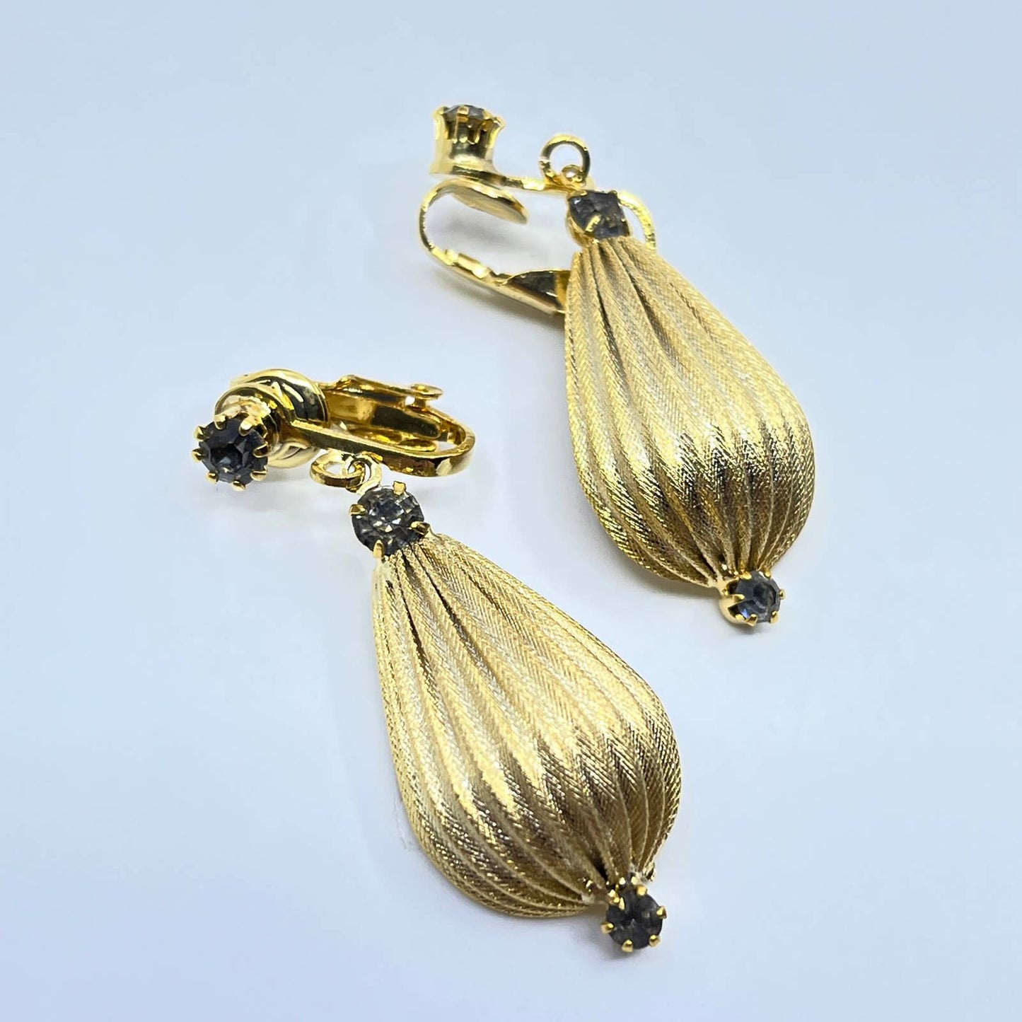 Gold Tone Teardrop Pendant Necklace Smokey Grey Rhinestones & Clip Earrings SD5