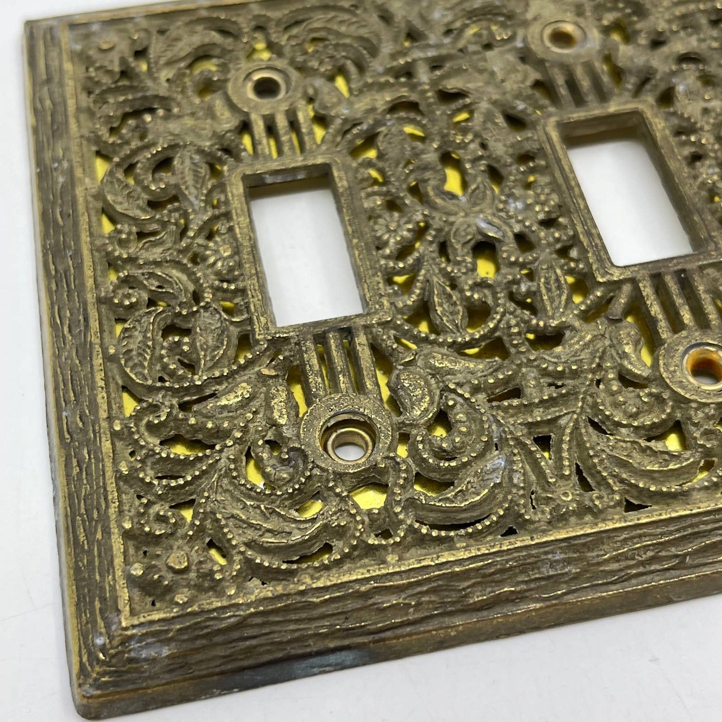 Deco Room Metal Filigree Three Light Switch Plate Cover TH6