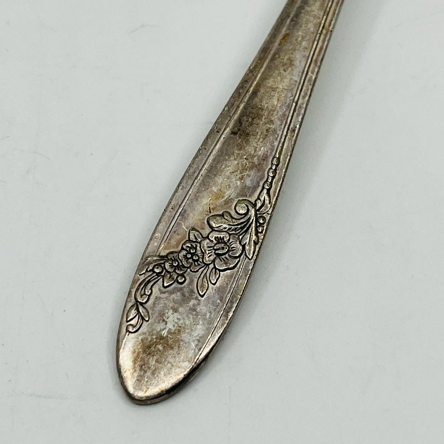 Silver Plated Teaspoon Queen Bess II Tudor Silverplate Oneida Silver 1946 SB7-3