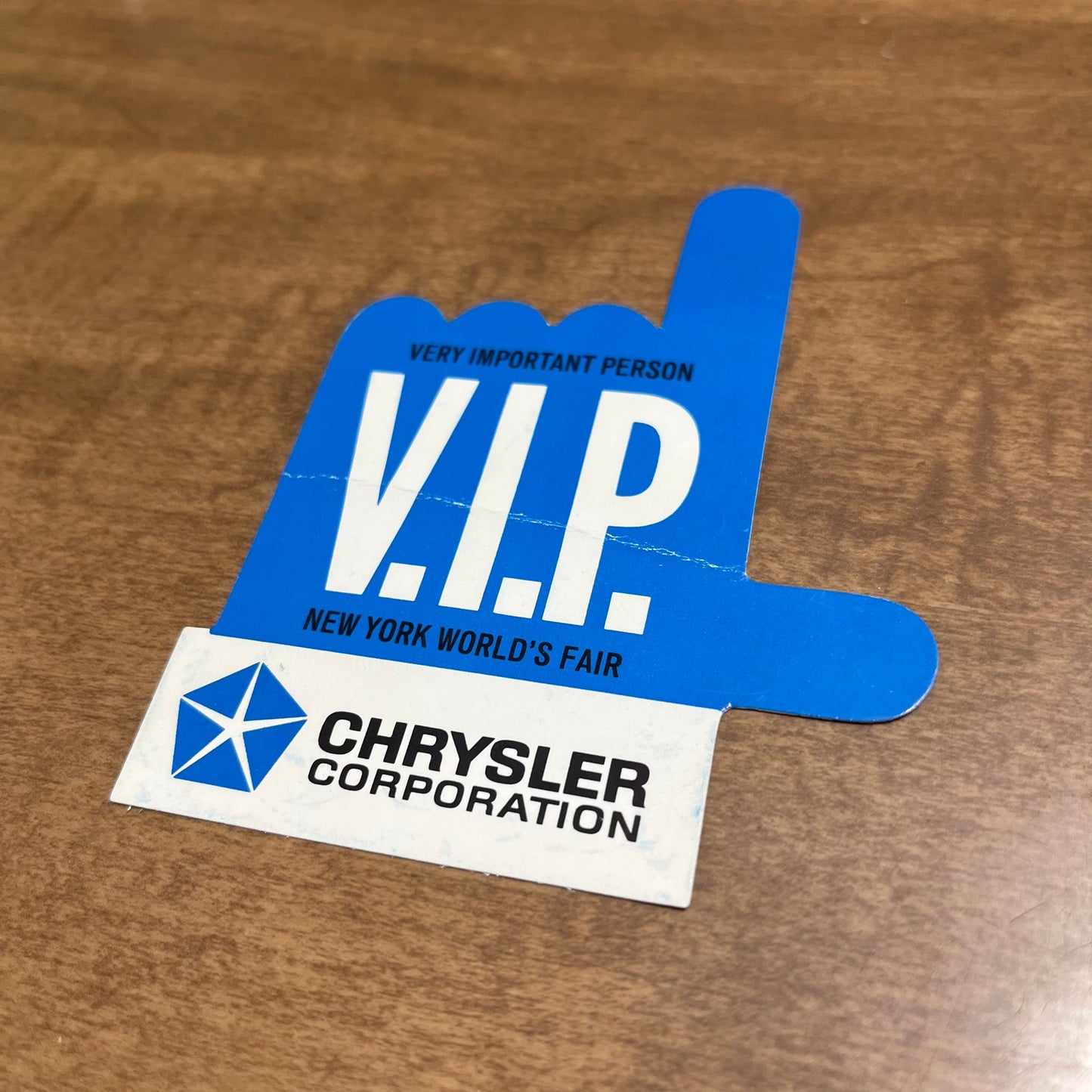 1965 New York World’s Fair Chrysler Corp VIP Badge Hand Brochure Creased AK7-H3
