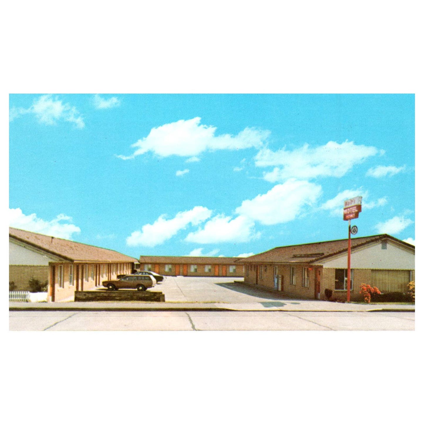 Vintage Postcard - Wait's Motel Everett Washington AD9