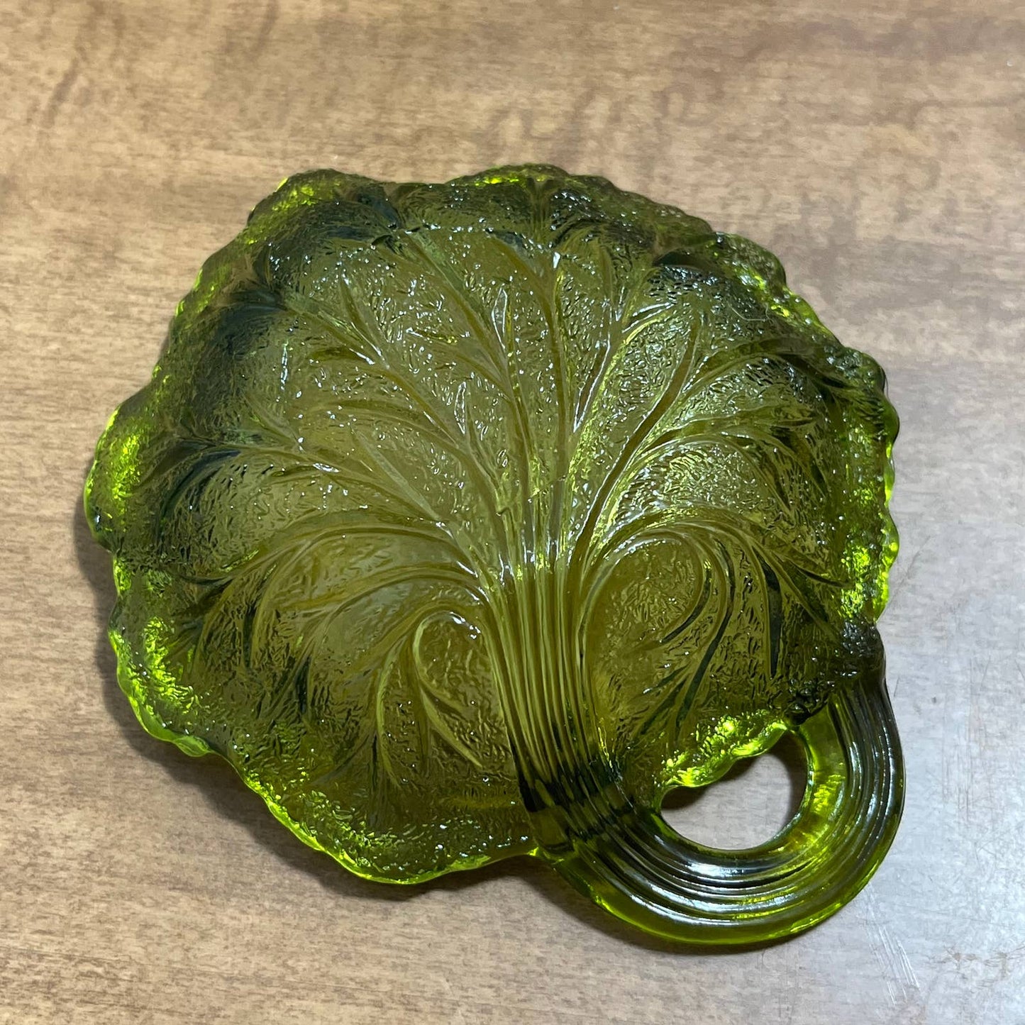 Vintage 1960s Green Indiana Glass Cabbage Pebble Twiggy Leaf candy dish 4” TA5