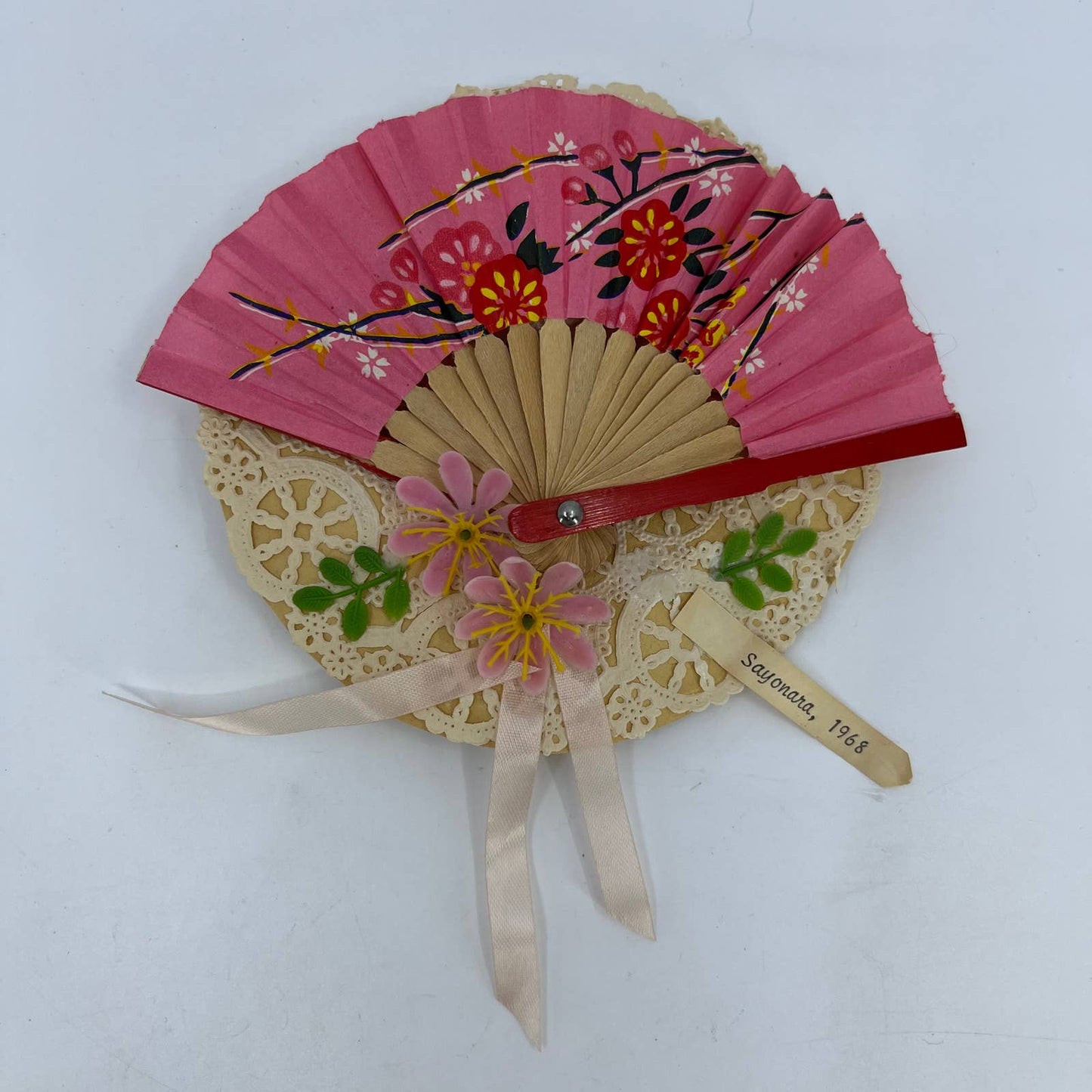 1968 Japanese Sayonara Souvenir Paper Fan Lace Flowers Japan SC4