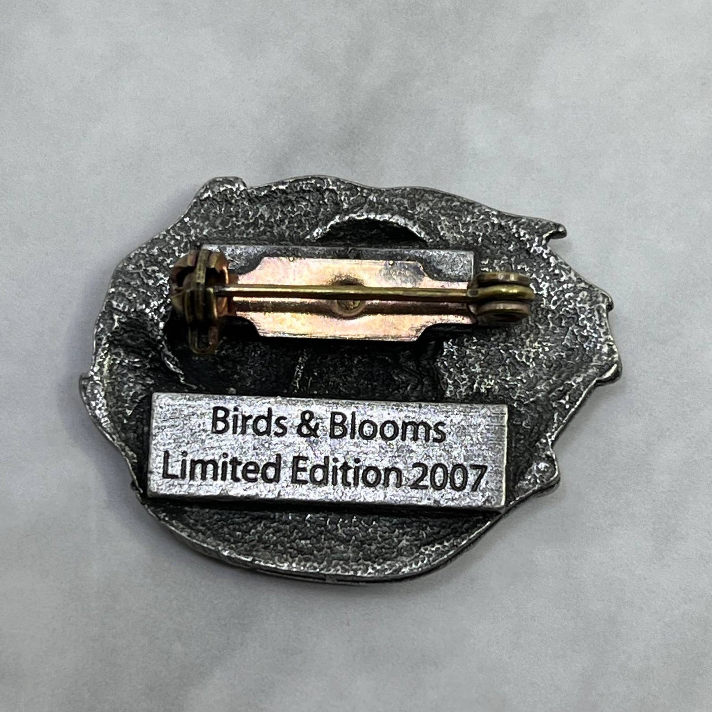 2007 Birds & Bloom Limited Edition Pewter Bird nest w/eggs Brooch Pin SE6