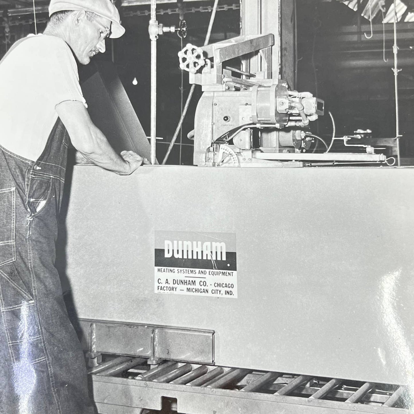 1940s Assembly Line Manufacturing Photo Dunham Heating Michigan City IN AA7-12