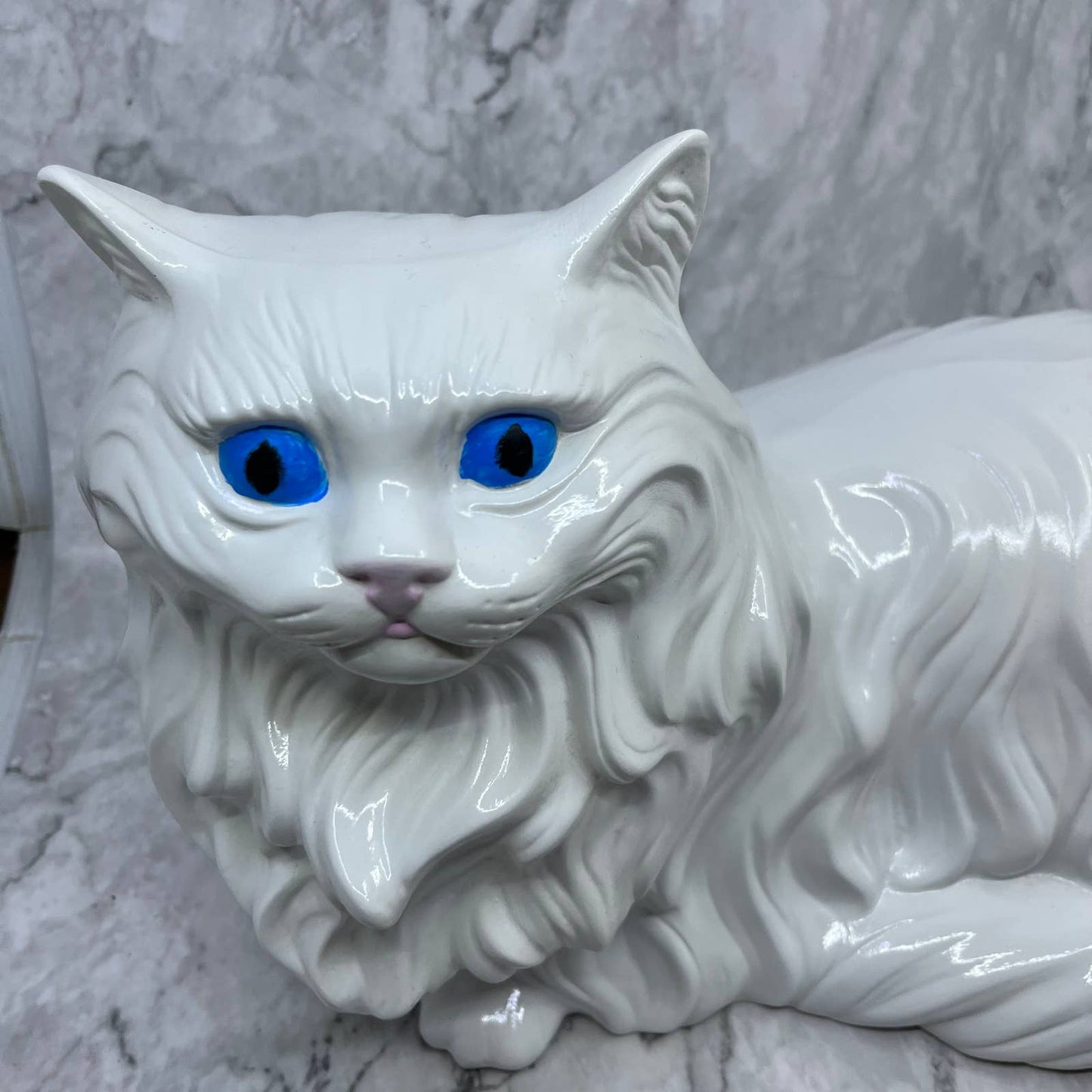 Vintage Alberta's Molds Lifesize Ceramic White Blue Eyes Fluffy Persian Cat 9x17