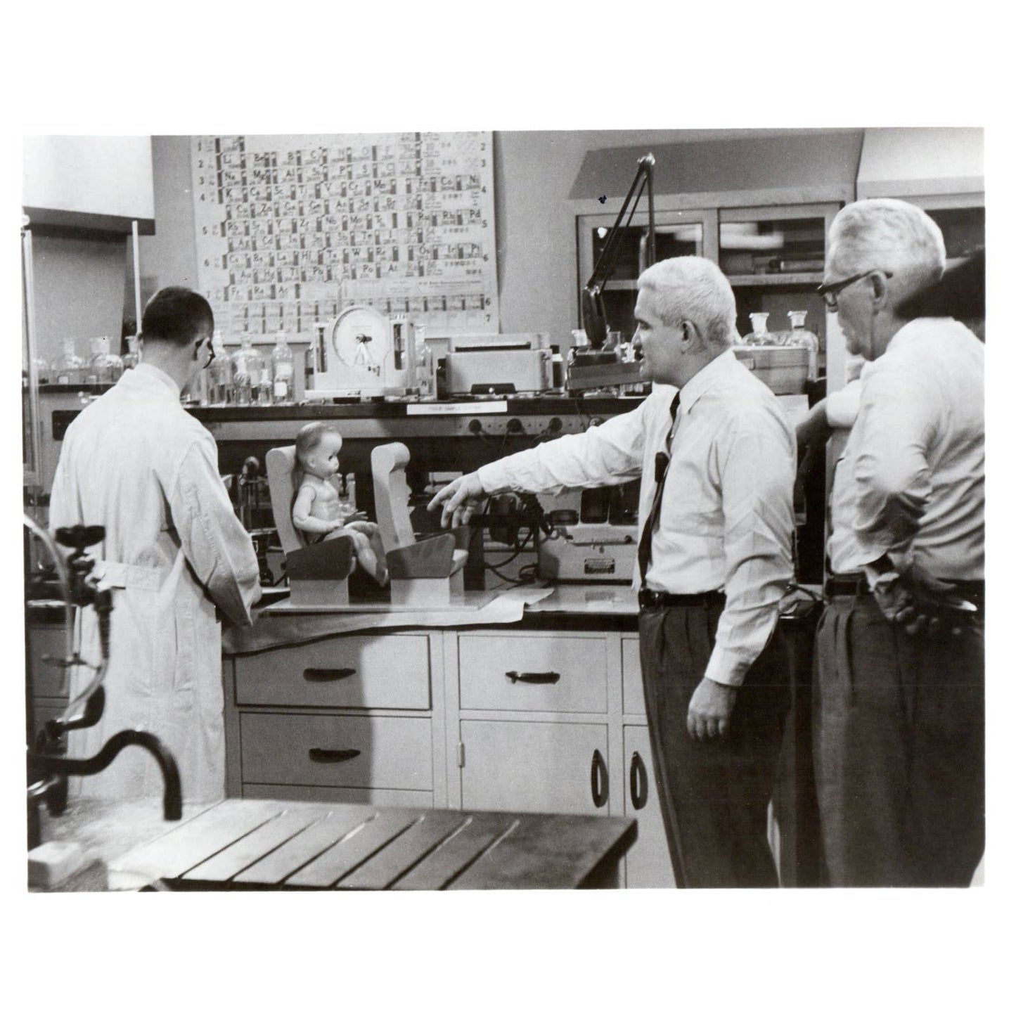 c1960 Press Photo Leonard Davidson Case of the Boston Electra CBS Reports TJ7-2