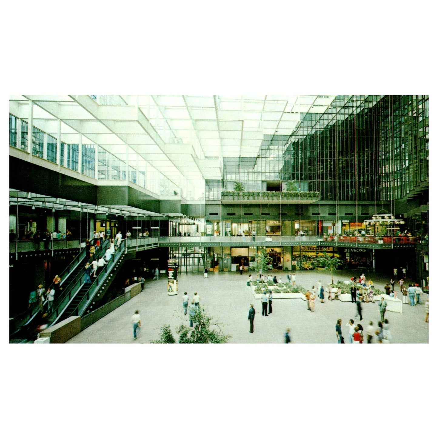 Vintage Postcard - The Crystal Court, IDS Center Minneapolis Minnesota AD9