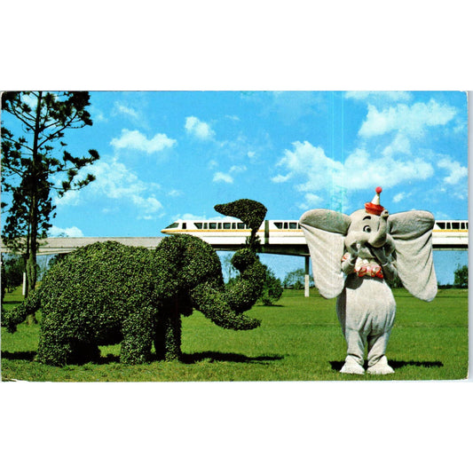 Dumbo Strolling Topiary Lane Walt Disney World Original Postcard TK1-P12