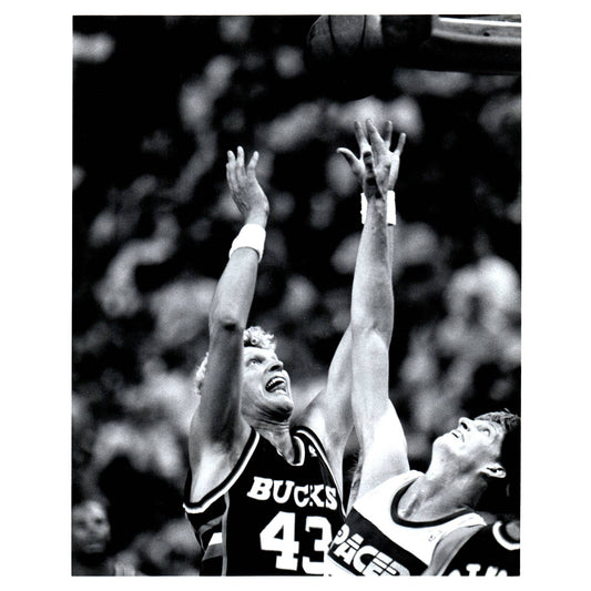 1989 Press Photo Basketball NBA Milwaukee Bucks Jack Sikma 8x10" AD3-2
