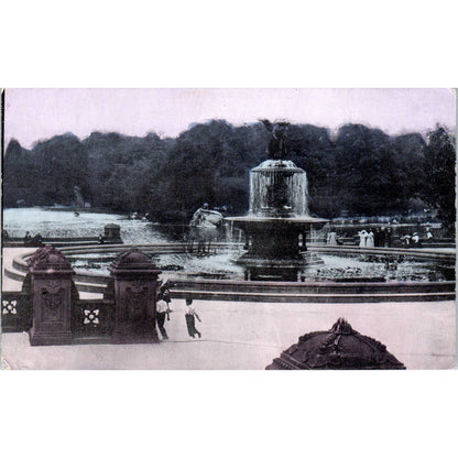 Fountain and Lake Central Park New York c1910 Original Postcard TK1-24