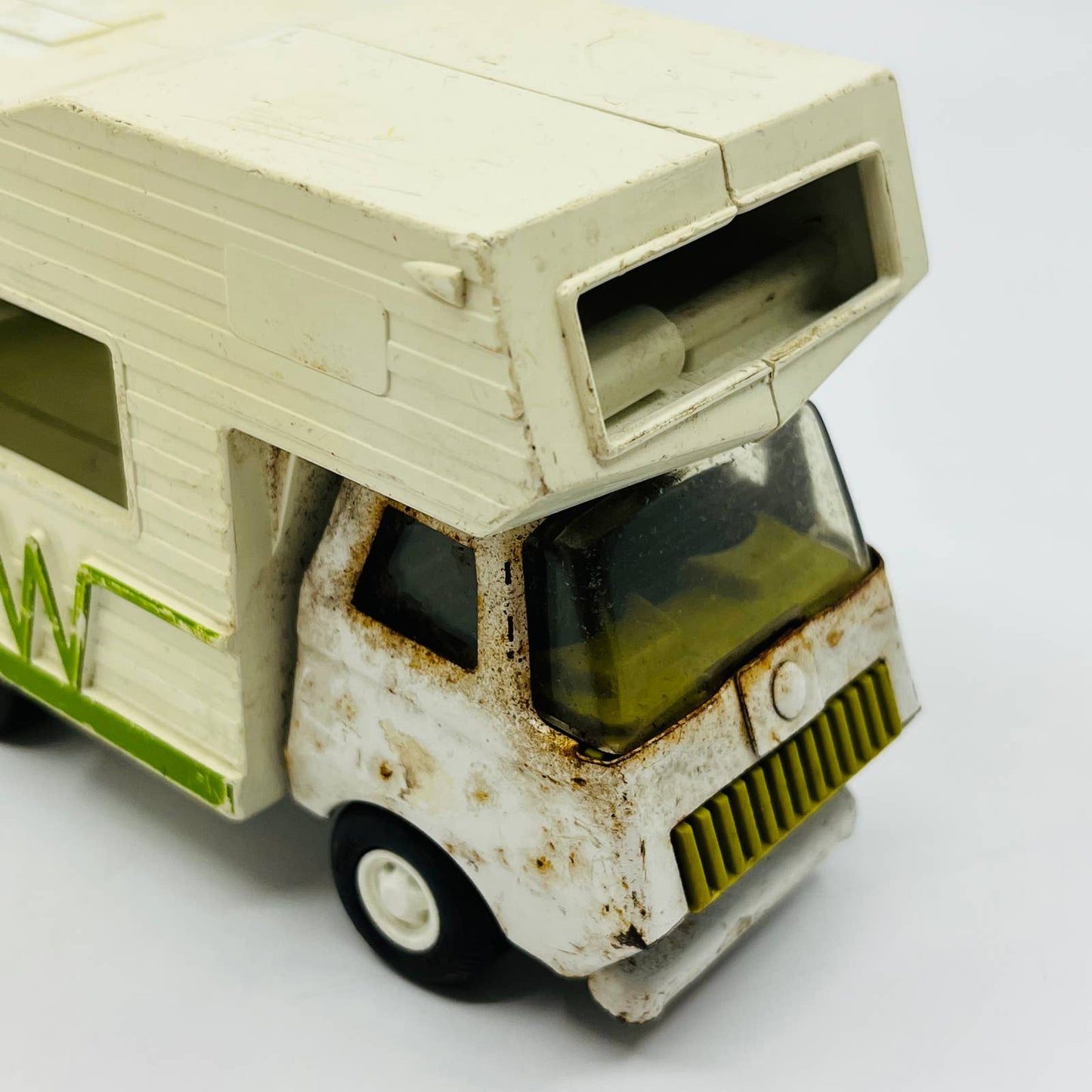 1973 Vintage Tonka Winnebago RV Camper White Tan and Green Mini Winnie 6” TD2