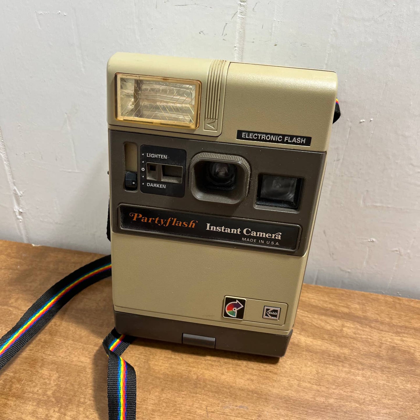 Vintage Kodak Partyflash 1981 Instant Camera Polaroid TB8