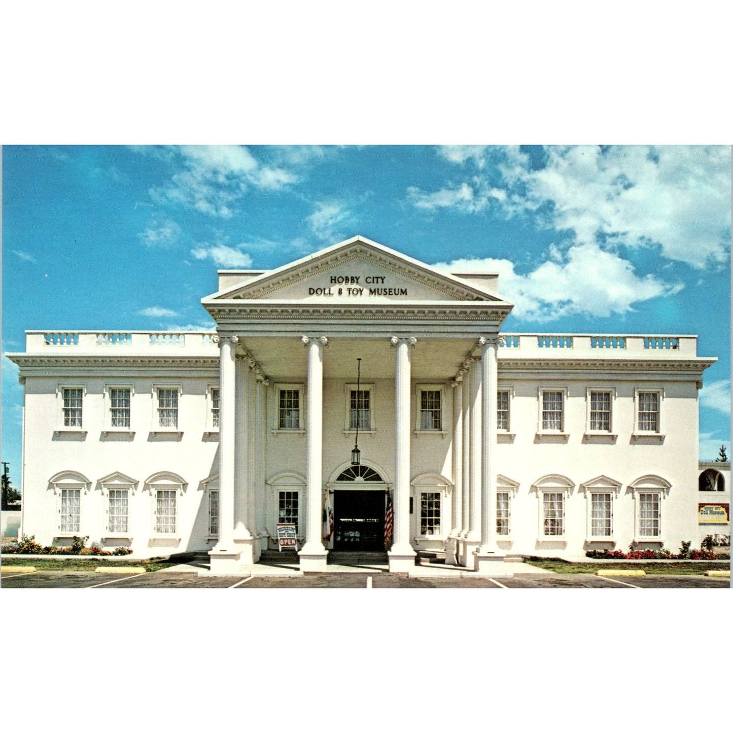 White House Doll & Toy Museum Anaheim Ca Original Postcard PB6