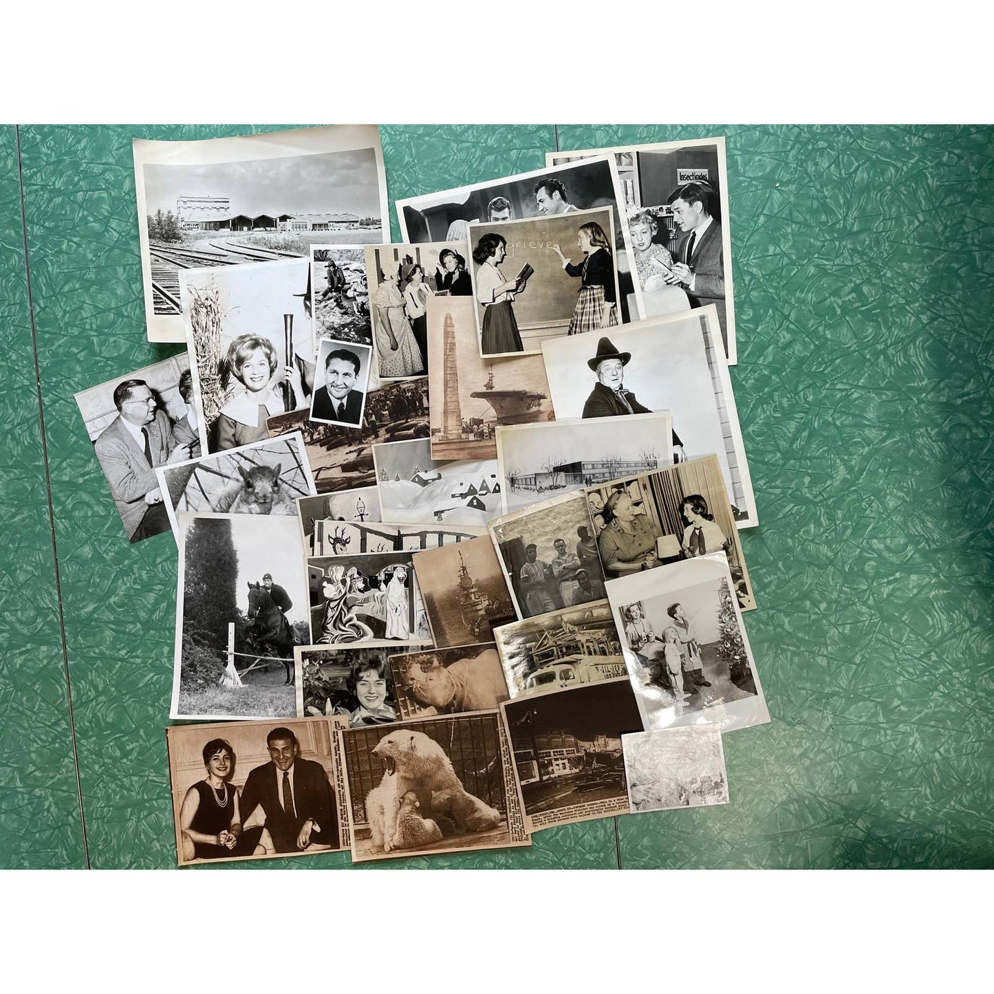 1960 Huge Lot of Assorted Press Release Photos & Papers TJ8