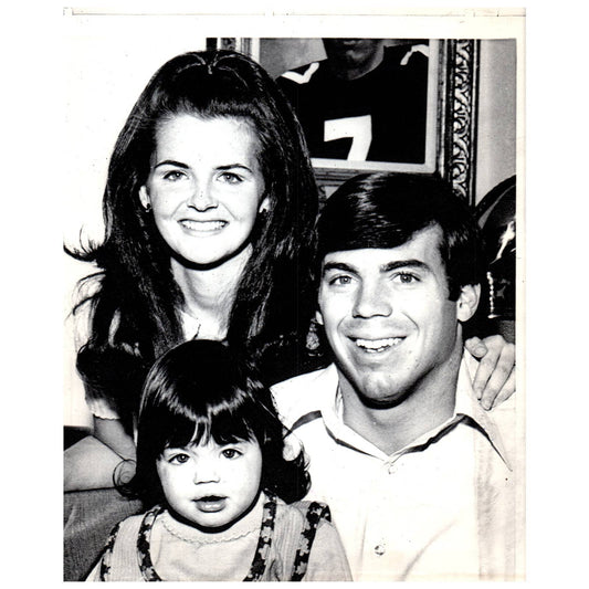 1971 Press Photo Football NCAA Auburn Quarterback Pat Sullivan w/ Family 7x9 AD3