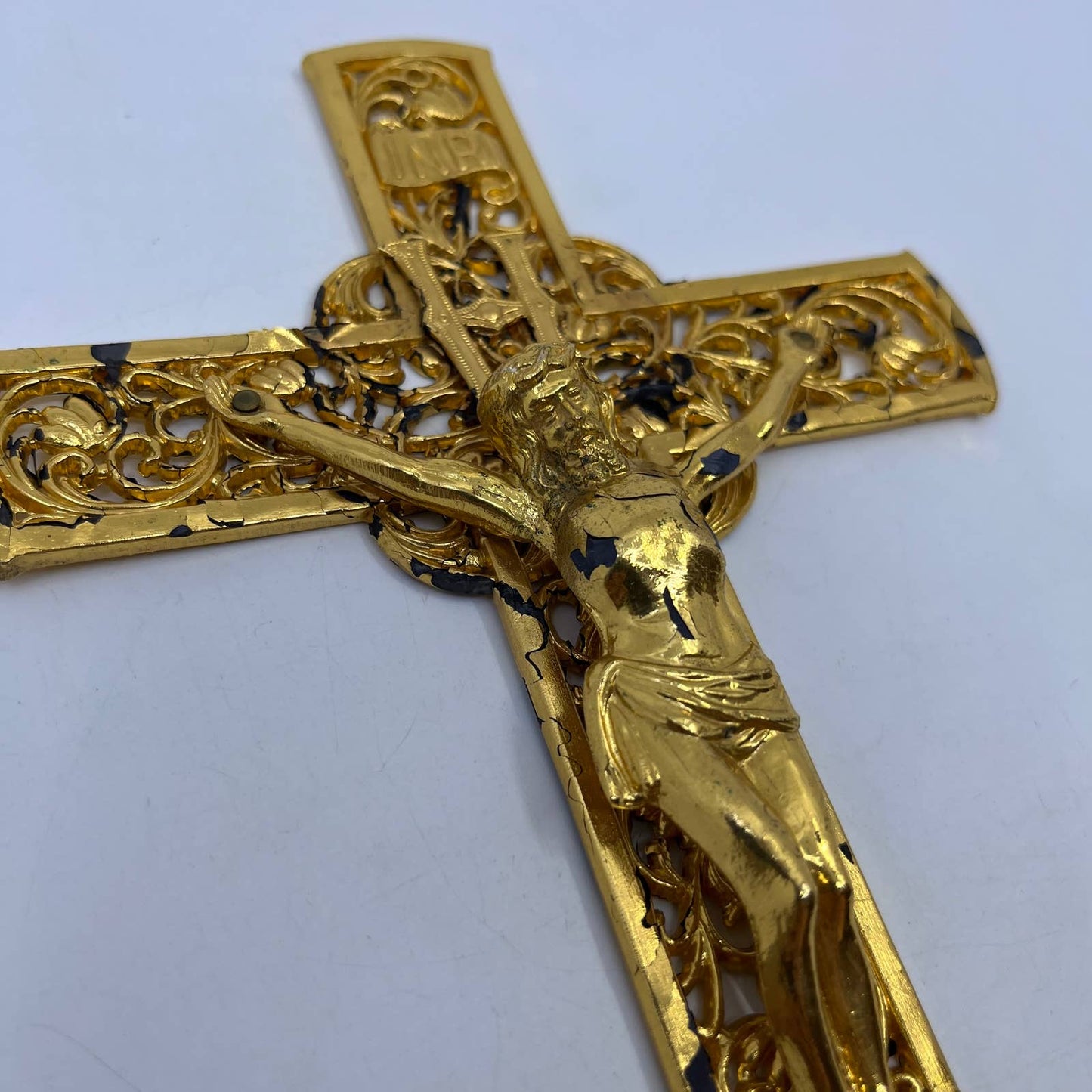Vintage Filigree Cross Wall Hanging Crucifix Jesus INRI Gold Tone 9 x 5 1/4" TH6