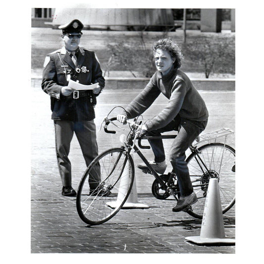 1985 Press Photo Cycling Ride Right Bike Rodeo Wellesley James Marcucci 8x10 AD3