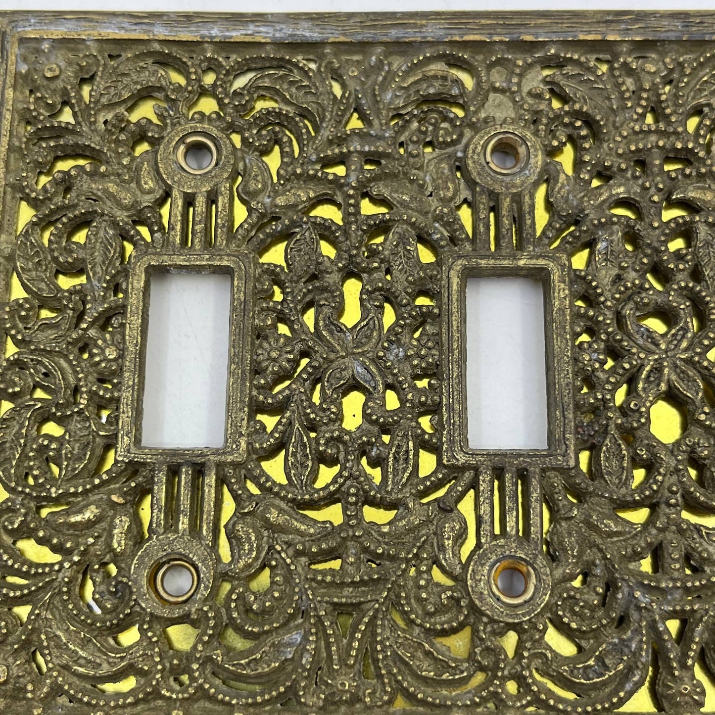 Deco Room Metal Filigree Three Light Switch Plate Cover TH6