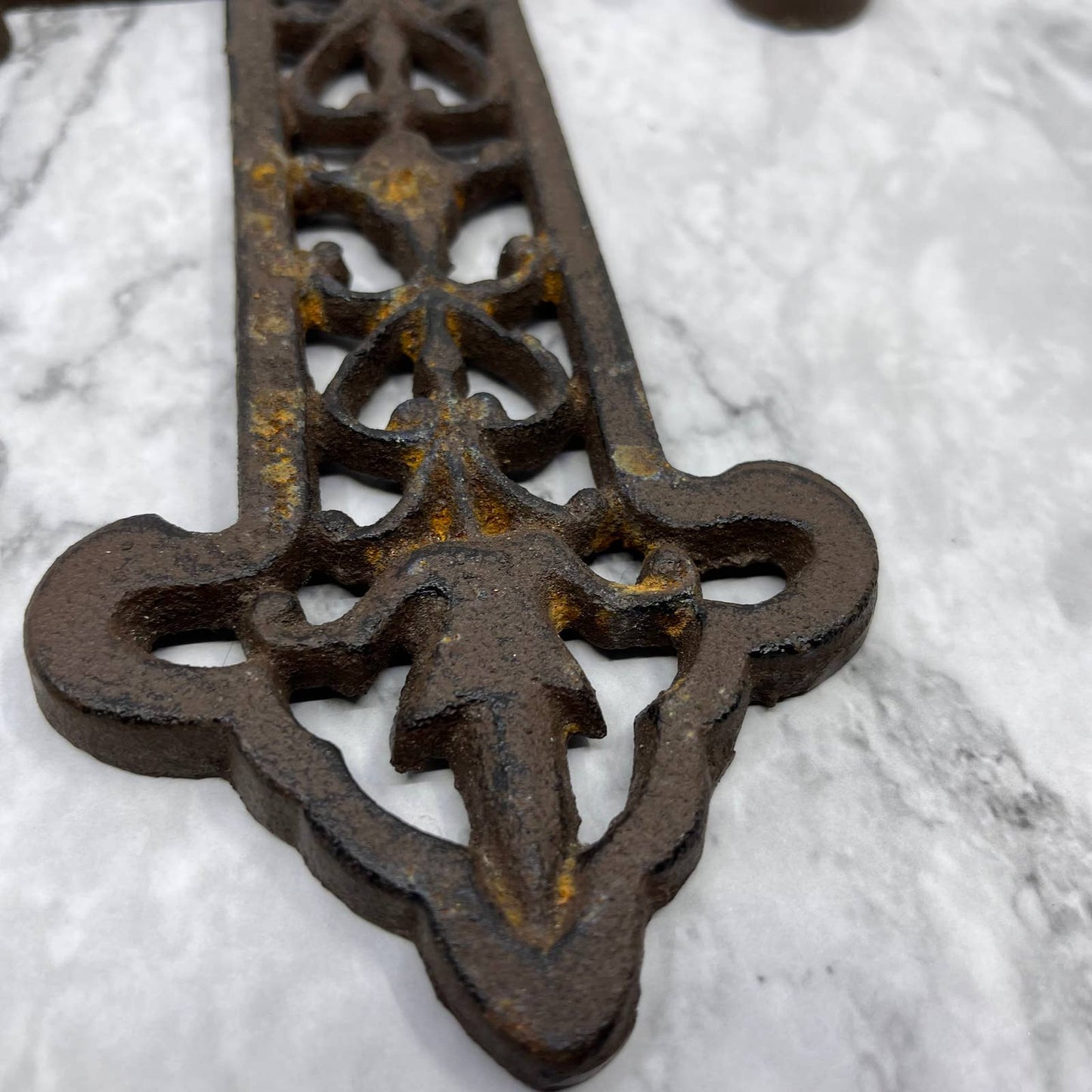 Vintage Heavy Cast Iron Victorian Fleur De Lis Wall Cross Rustic TJ6