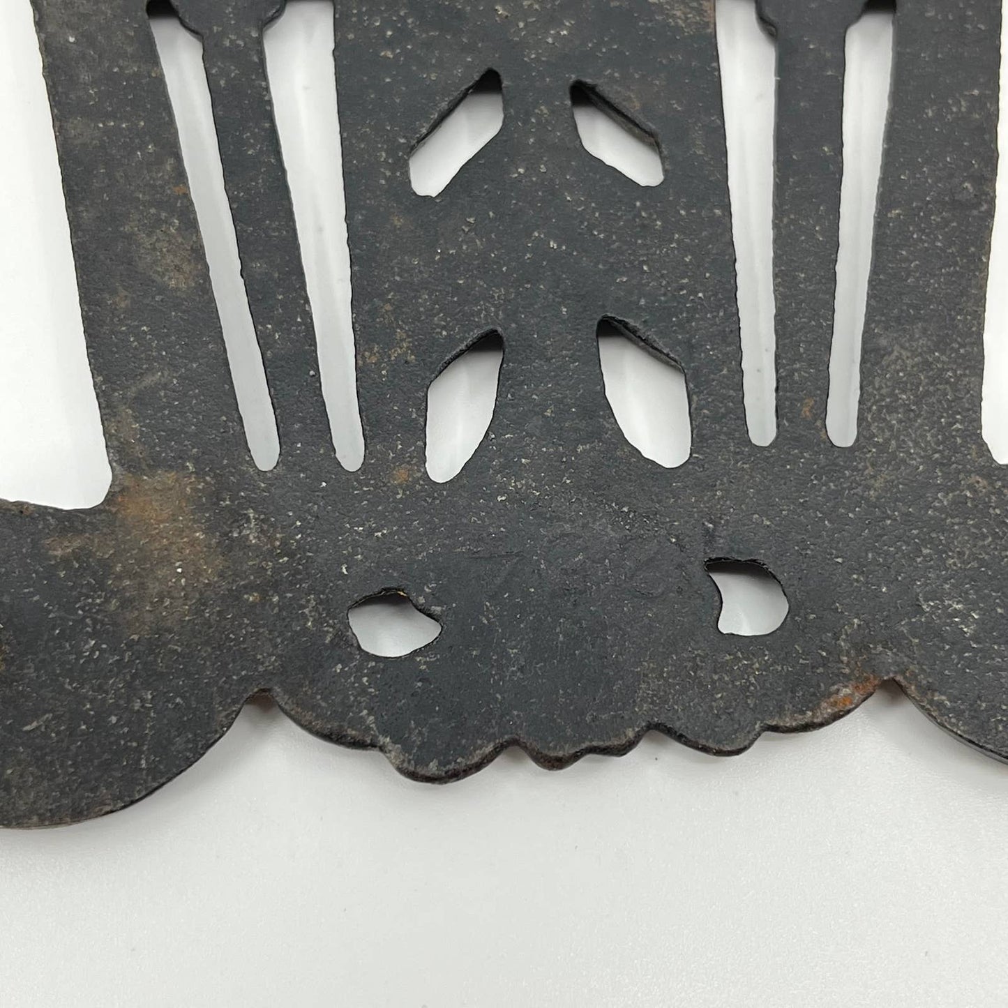 Vintage John Wright Cast Iron Trivet No. 254 Brooms & Leaves 7.25” #2 TB4