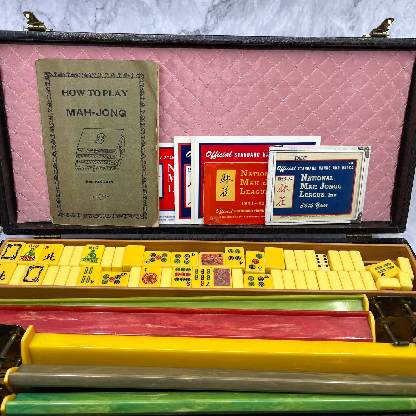 Vtg Butterscotch Bakelite Mahjong Set 156 Tiles, 5 Multicolor Racks, Dice, Cards