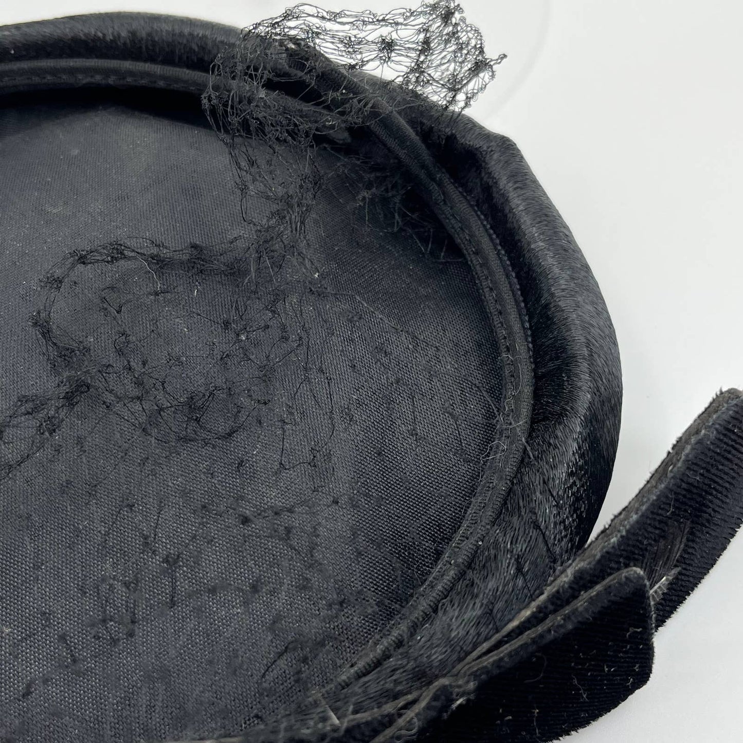 Vintage 1940s Black Clip In Pillbox Hat with Veil and Velvet Bow HB1