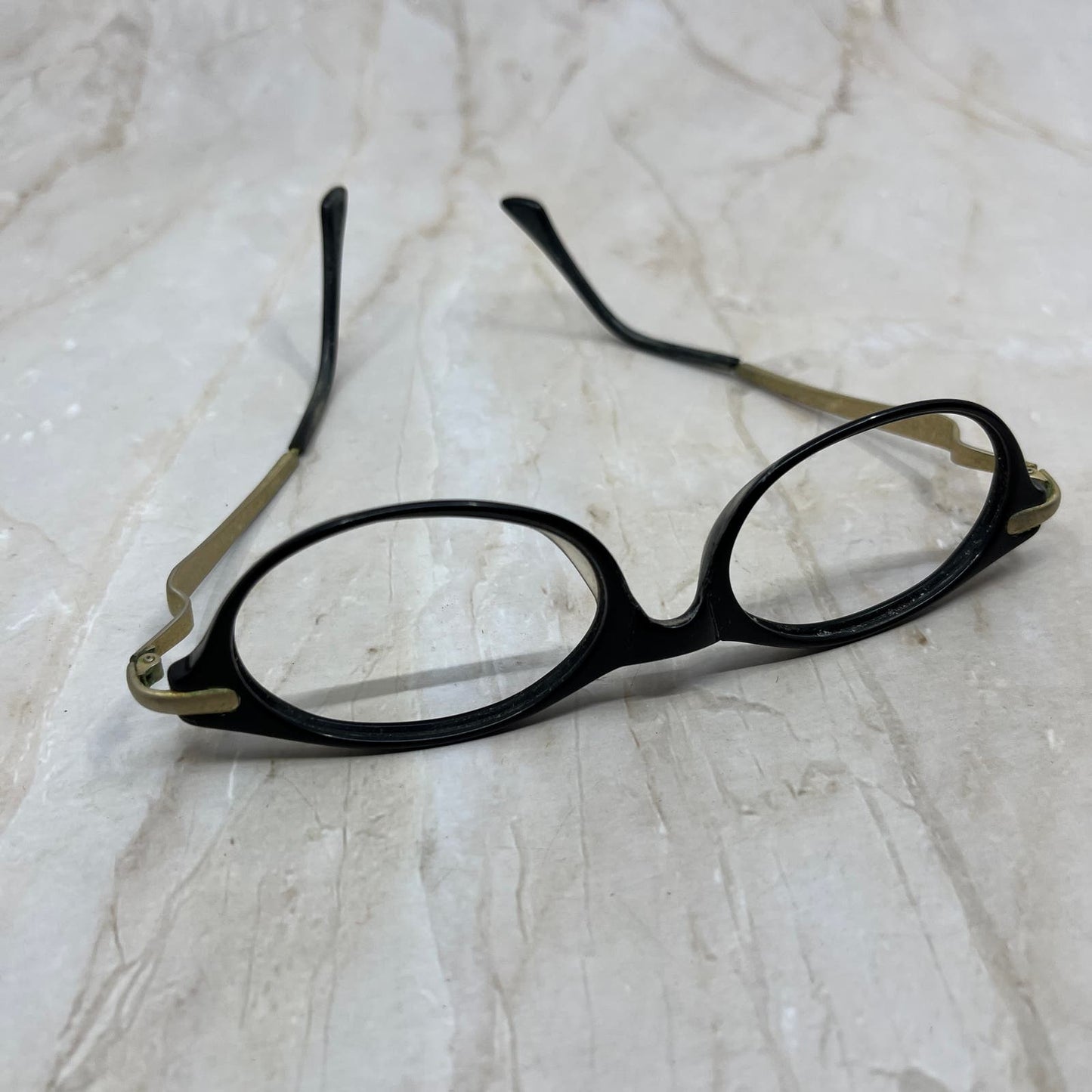 Vintage Ladies' Black and Gold Cat Eye Eyeglasses Frames TJ9G1-5