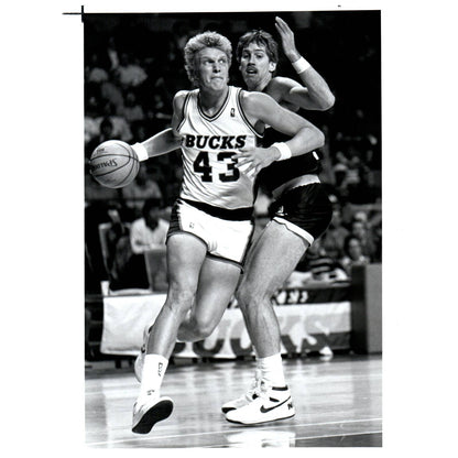 1986 Press Photo Basketball NBA Milwaukee Bucks Jack Sikma 8x10" AD3-3