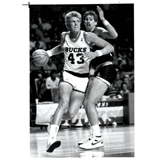 1986 Press Photo Basketball NBA Milwaukee Bucks Jack Sikma 8x10" AD3-3
