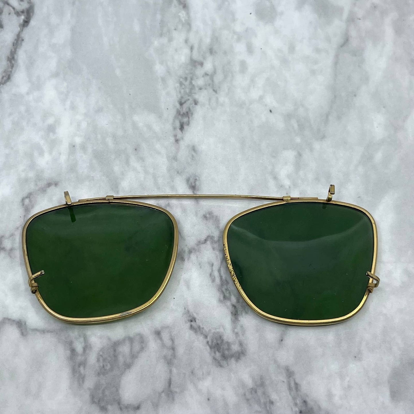 Vintage Aviator Polaroid Gold Tone clip-on sunglasses frames 4.25 Across SE9