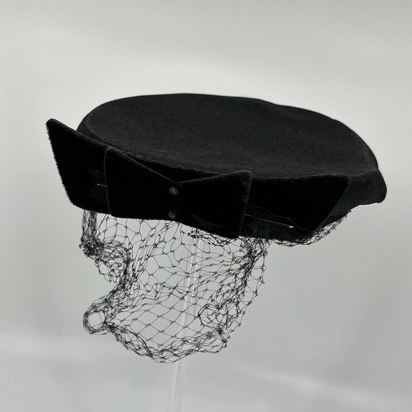 Vintage 1940s Black Clip In Pillbox Hat with Veil and Velvet Bow HB1