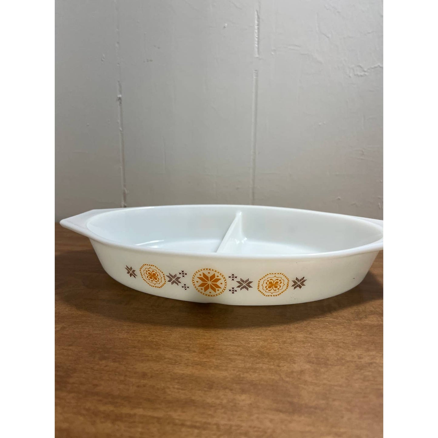 1960s PYREX Town and Country Cinderella /Orange/Brown 1.5 QT Divided Dish TB8
