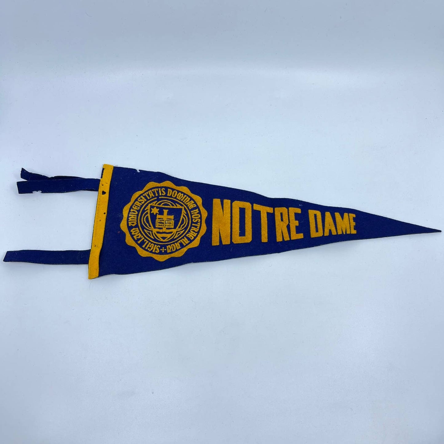 Vintage 1940s Felt 15" Pennant UNIVERSITY OF NOTRE DAME Fighting Irish FL3