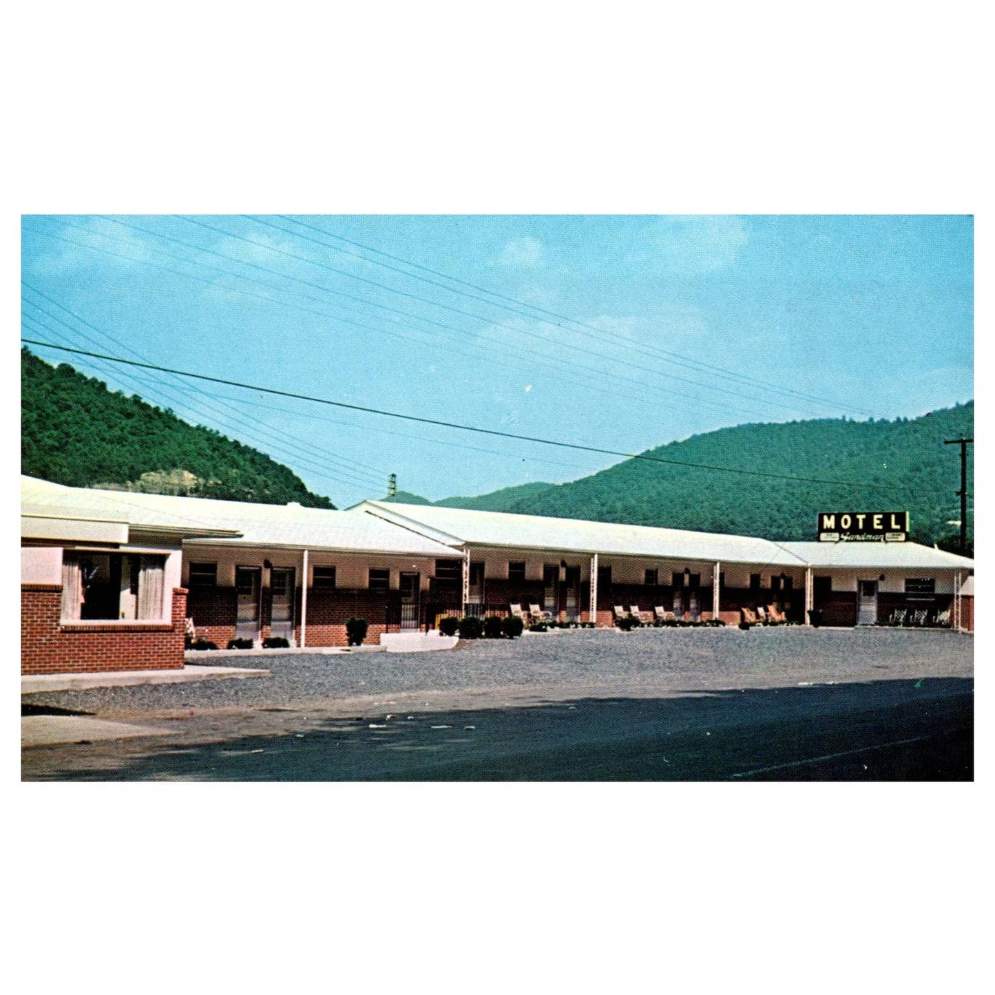 Vintage Postcard - Sandman Motel Hinton West Virginia AD9
