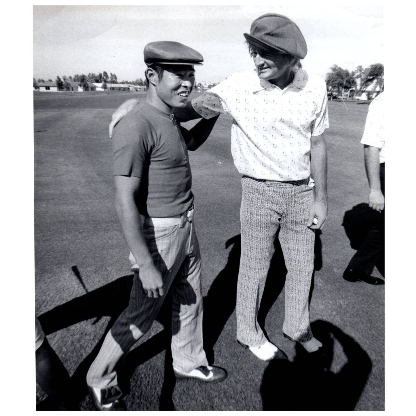 1971 Original Press Photo Golf Ken Harrelson with Japanese Golfer 8x10" AD2
