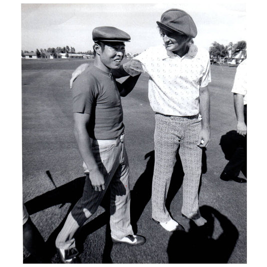 1971 Original Press Photo Golf Ken Harrelson with Japanese Golfer 8x10" AD2